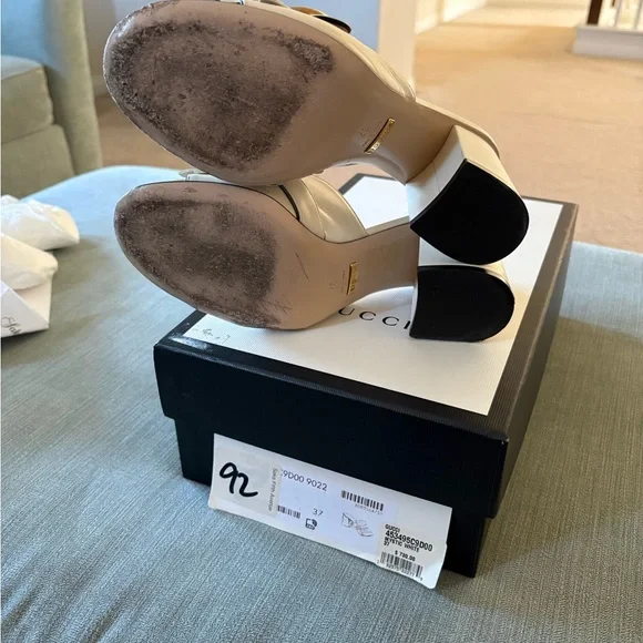 Gucci Kiltie Slide sandals. 💯% AUTHENTIC - Size 37 - US 7
Mystic white. Leather - Picture 9 of 12